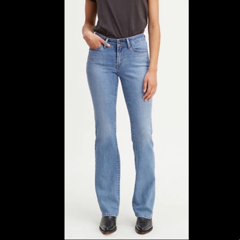 715 Levi’s Bootcut Jeans